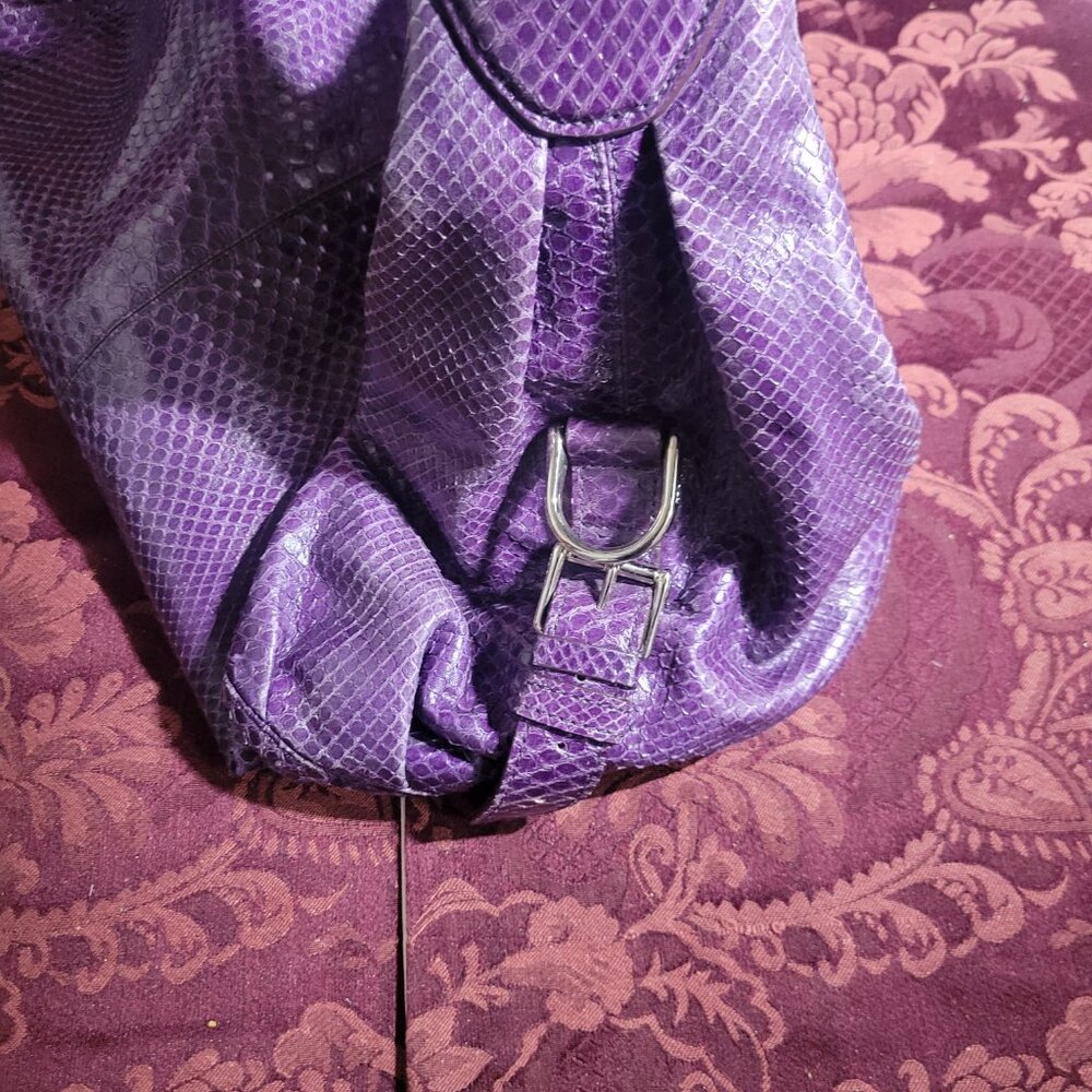 Tod's Purple Shoulder Bag with Textured Design - Picture 3 of 4